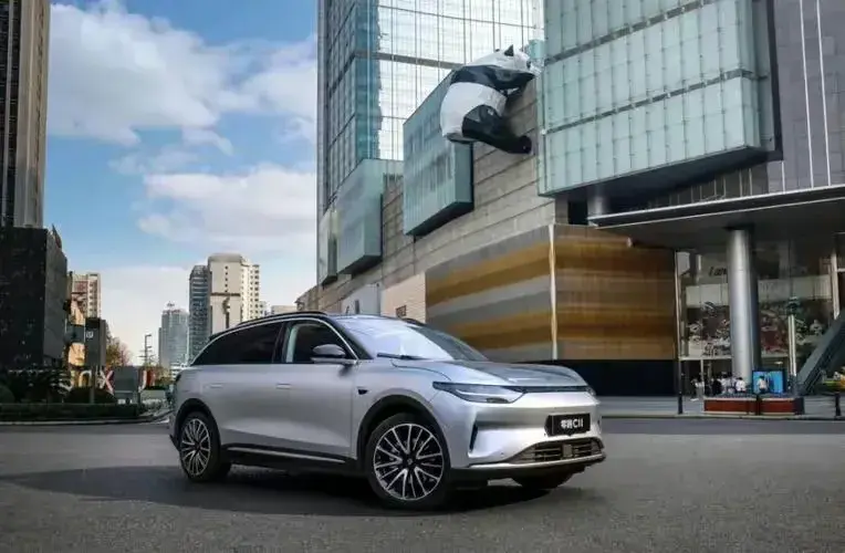 奔馳放棄全電動車計劃