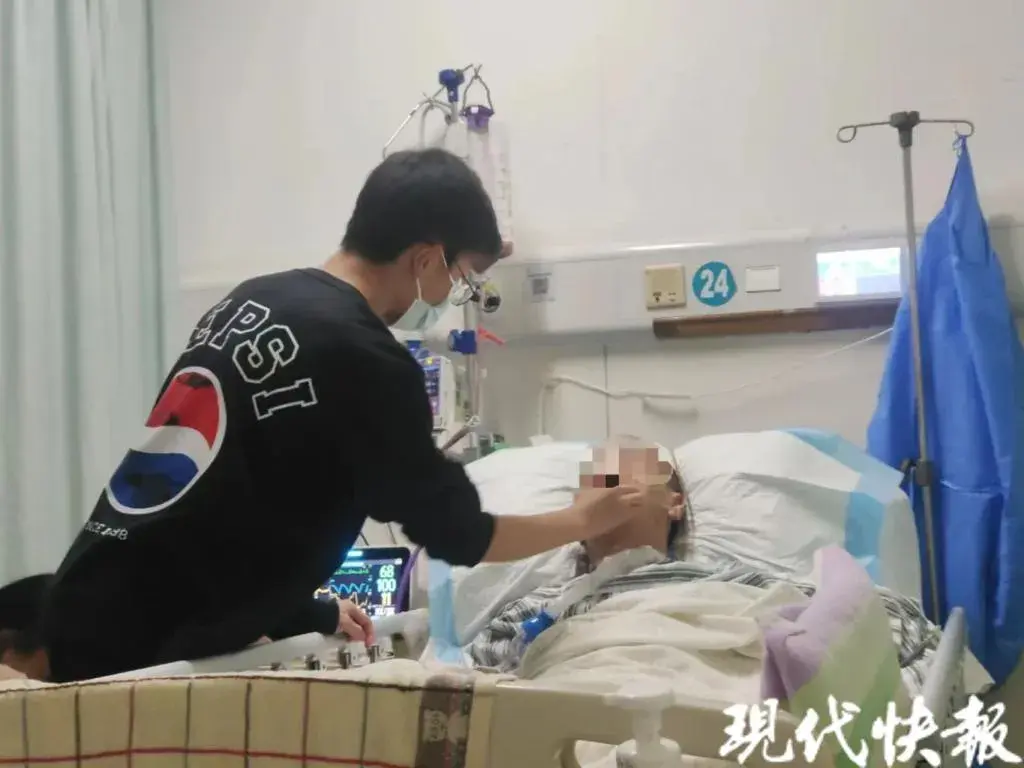 16歲男生請假1個月照顧昏迷父親