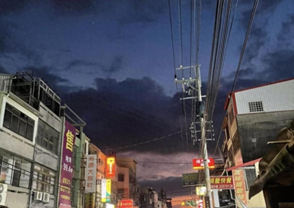 臺(tái)灣強(qiáng)震前網(wǎng)上現(xiàn)“天空異象”照片