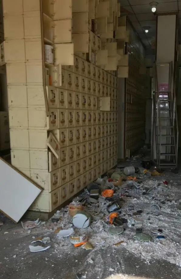 臺(tái)灣地震 骨灰壇被甩出骨灰全混了