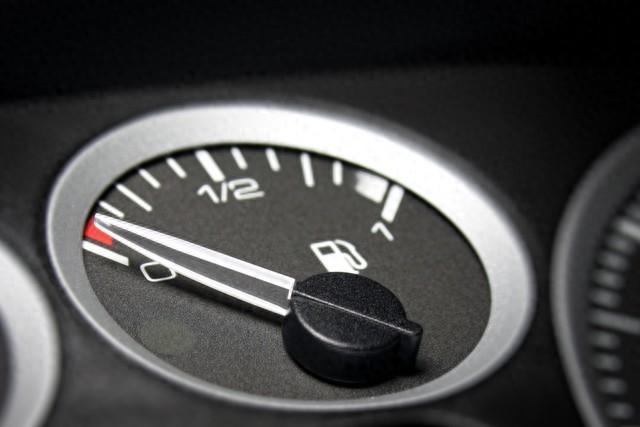 高速時速120KM/H,轉速超過3000正常嗎?老司機嘆氣:等著大修吧