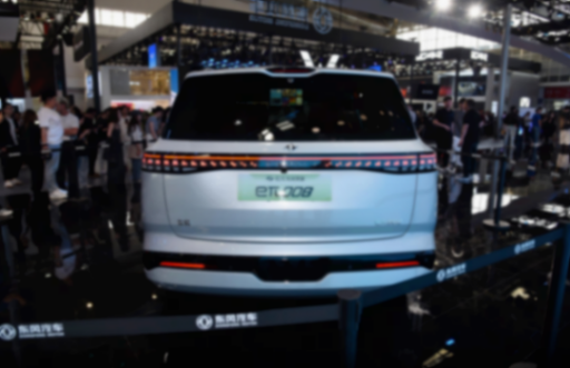 預售20萬起,軸距超3米大6座,eπ008大電視大冰箱大沙發