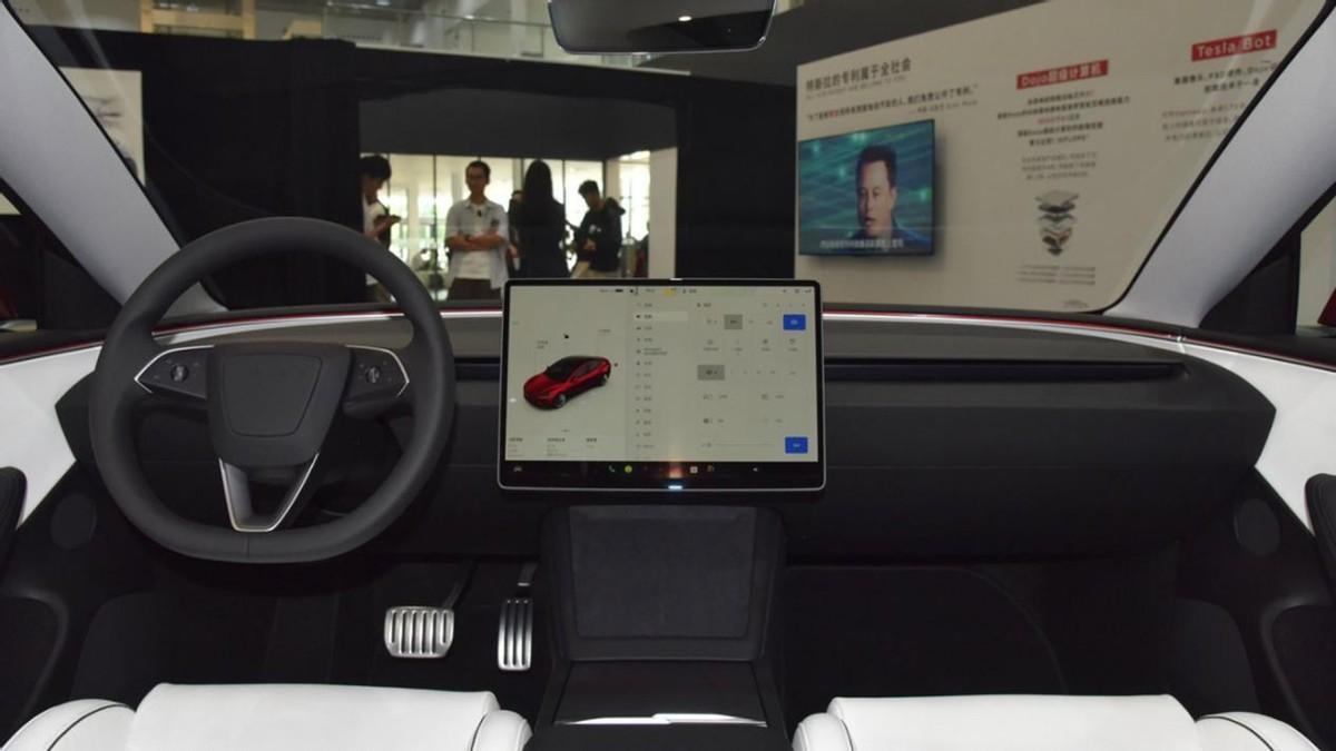 是“標桿”靠得住還是“新秀”亮點多?Model 3對比智己L6