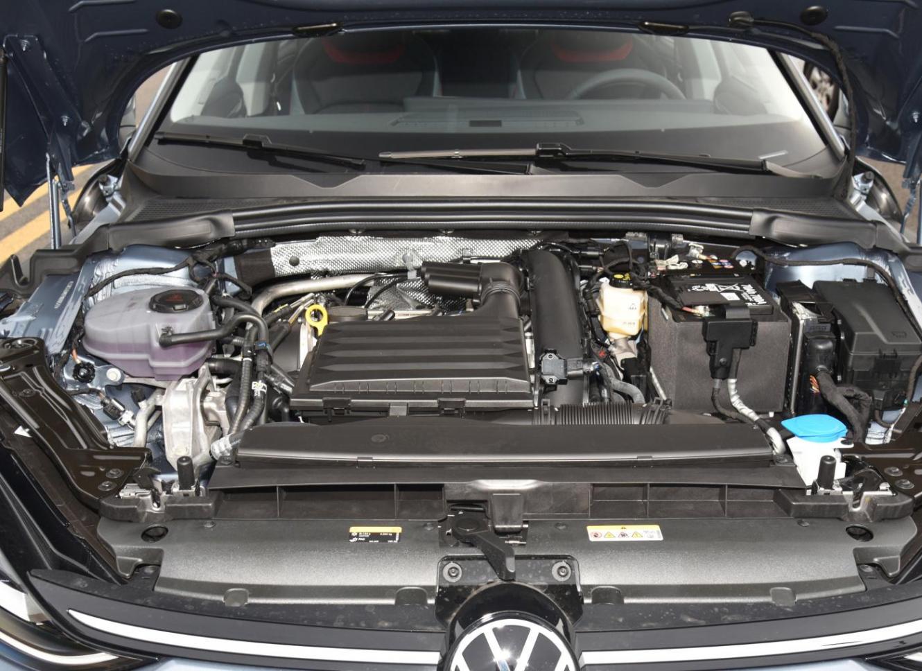大眾真急了!近4.8米轎車8萬多,無框車門+大掀背,油耗5.8L
