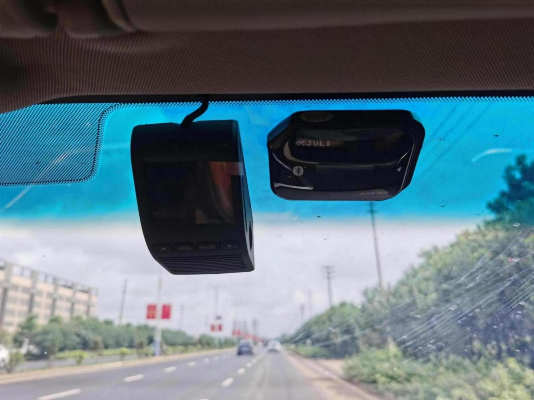 行車記錄儀怎么選?過來人的經驗告訴你,后視鏡式記錄儀隱患大