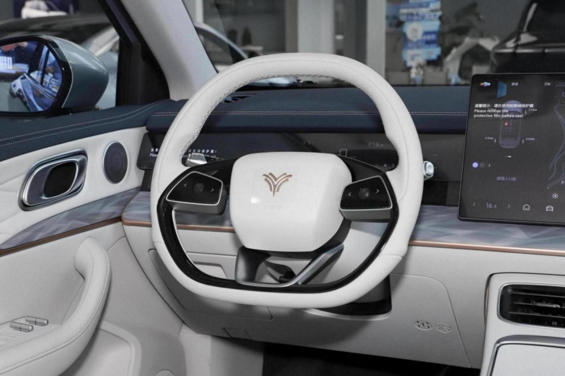 這叫誠意?哪吒L純電版購車手冊,13.99萬入門版車型只有4氣囊
