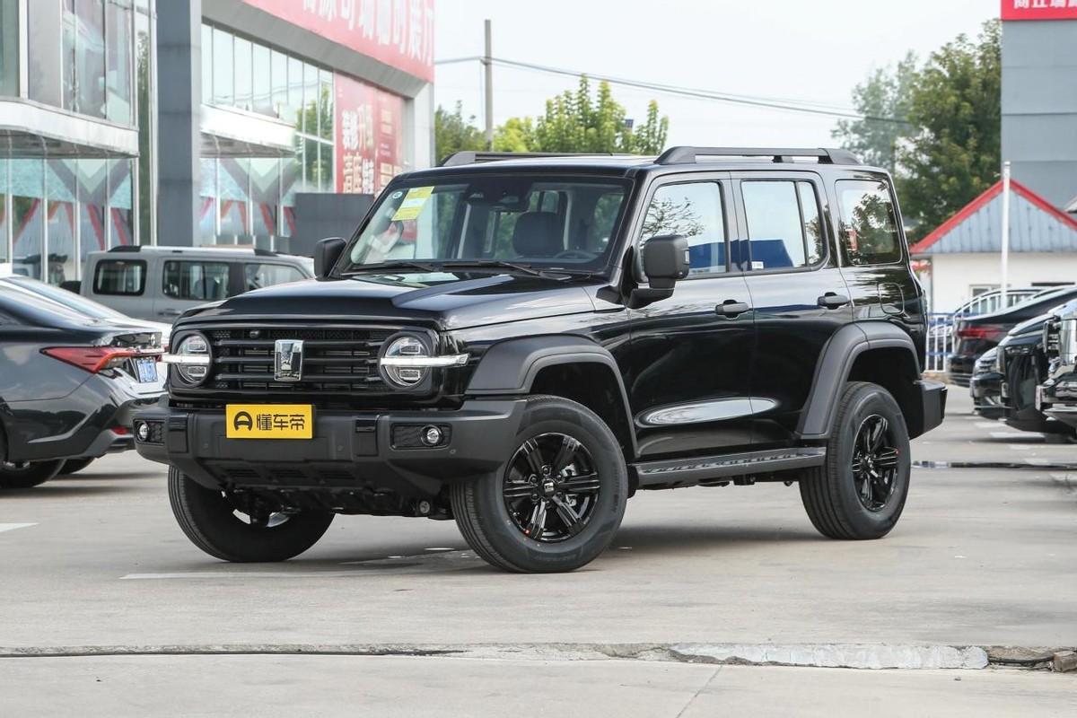 國產越野2選1,BJ40刀鋒英雄版對比TANK300,誰更值得入手?