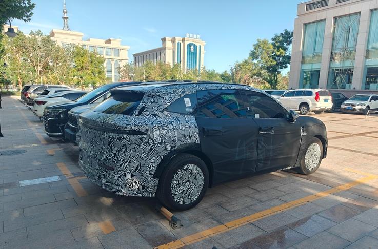 極氪CX1E最新諜照 定位中型SUV 全系搭載800V架構 續航預計超過700km