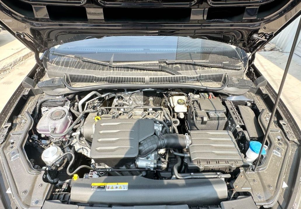 上汽大眾朗逸新銳手動擋實車曝光,外觀年輕動感,搭載1.5L發動機