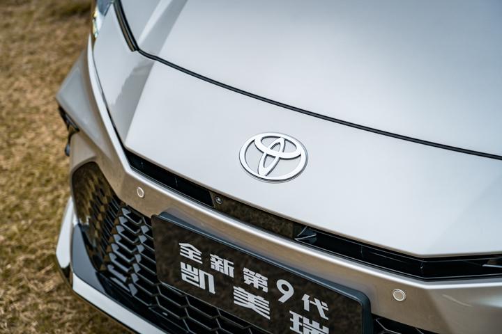全新凱美瑞2.5L雙擎版上市,性能更強,不到20萬可入手?