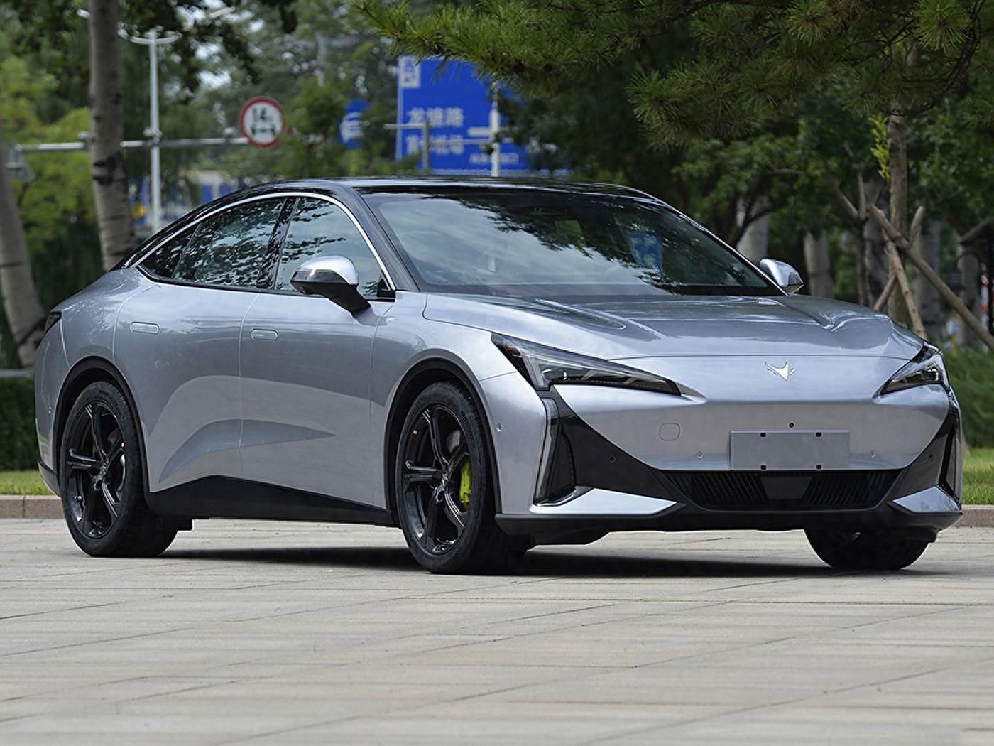 17萬多買4.8米純電車!708公里續航3.7秒破百,全系800V平臺