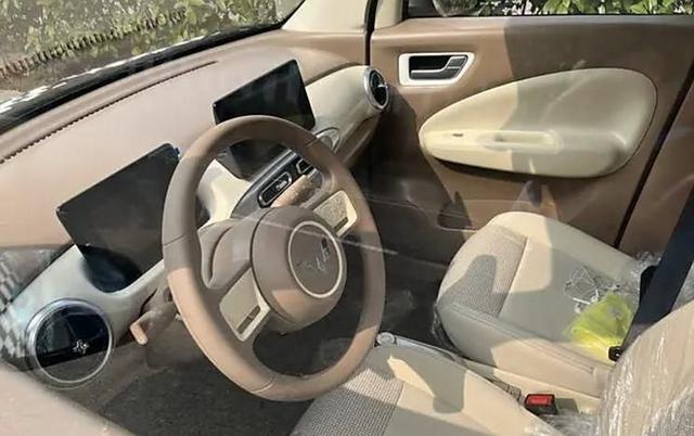 全新五菱宏光MINIEV三門版實(shí)車諜照 設(shè)計(jì)Q萌 顏值提升 配置不低-有駕