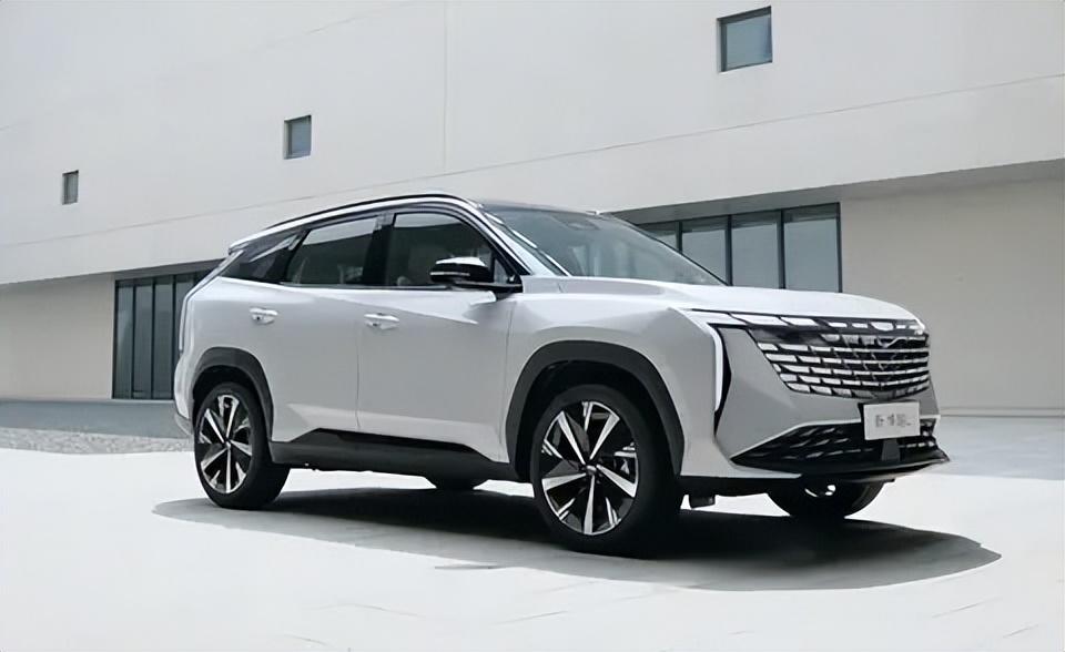 適合年輕人開的轎車,這三款空間與SUV不相上下,省油還安全