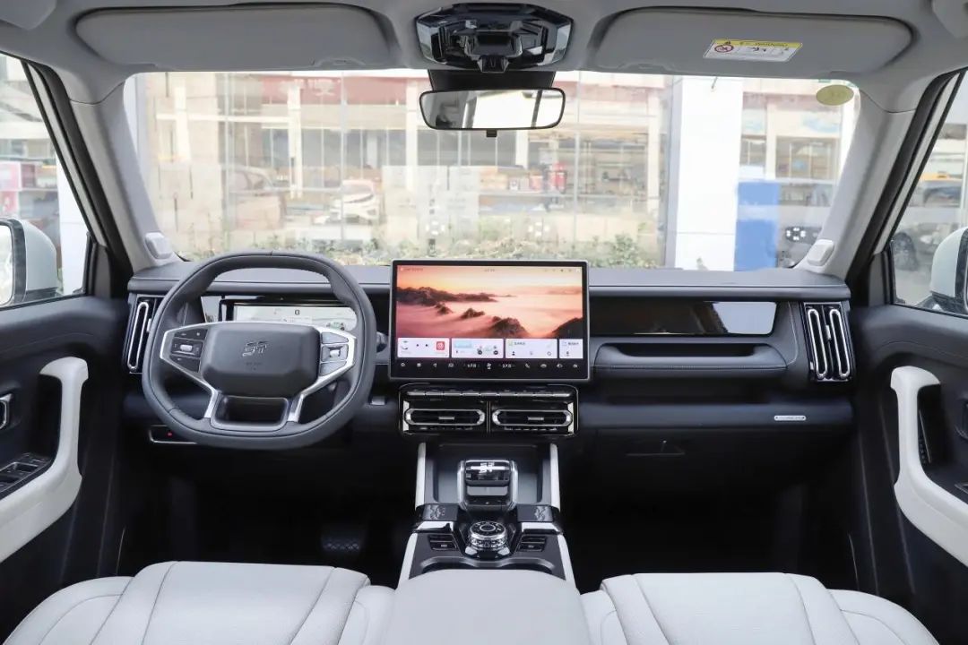 1.5T插混,兩驅(qū)/四驅(qū),軸距2米8,不到20萬買方盒子SUV,選誰?