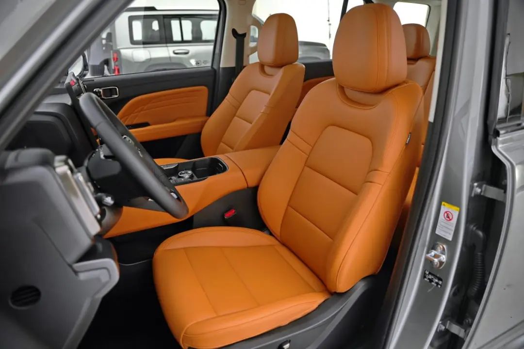 1.5T插混,兩驅(qū)/四驅(qū),軸距2米8,不到20萬買方盒子SUV,選誰?
