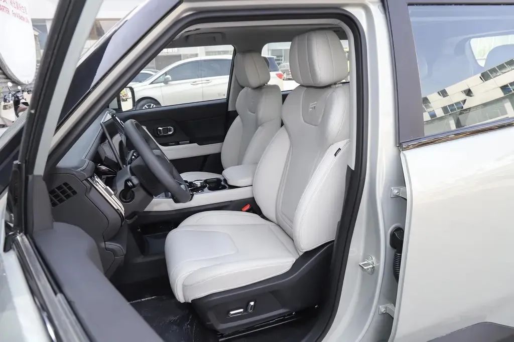 1.5T插混,兩驅(qū)/四驅(qū),軸距2米8,不到20萬買方盒子SUV,選誰?