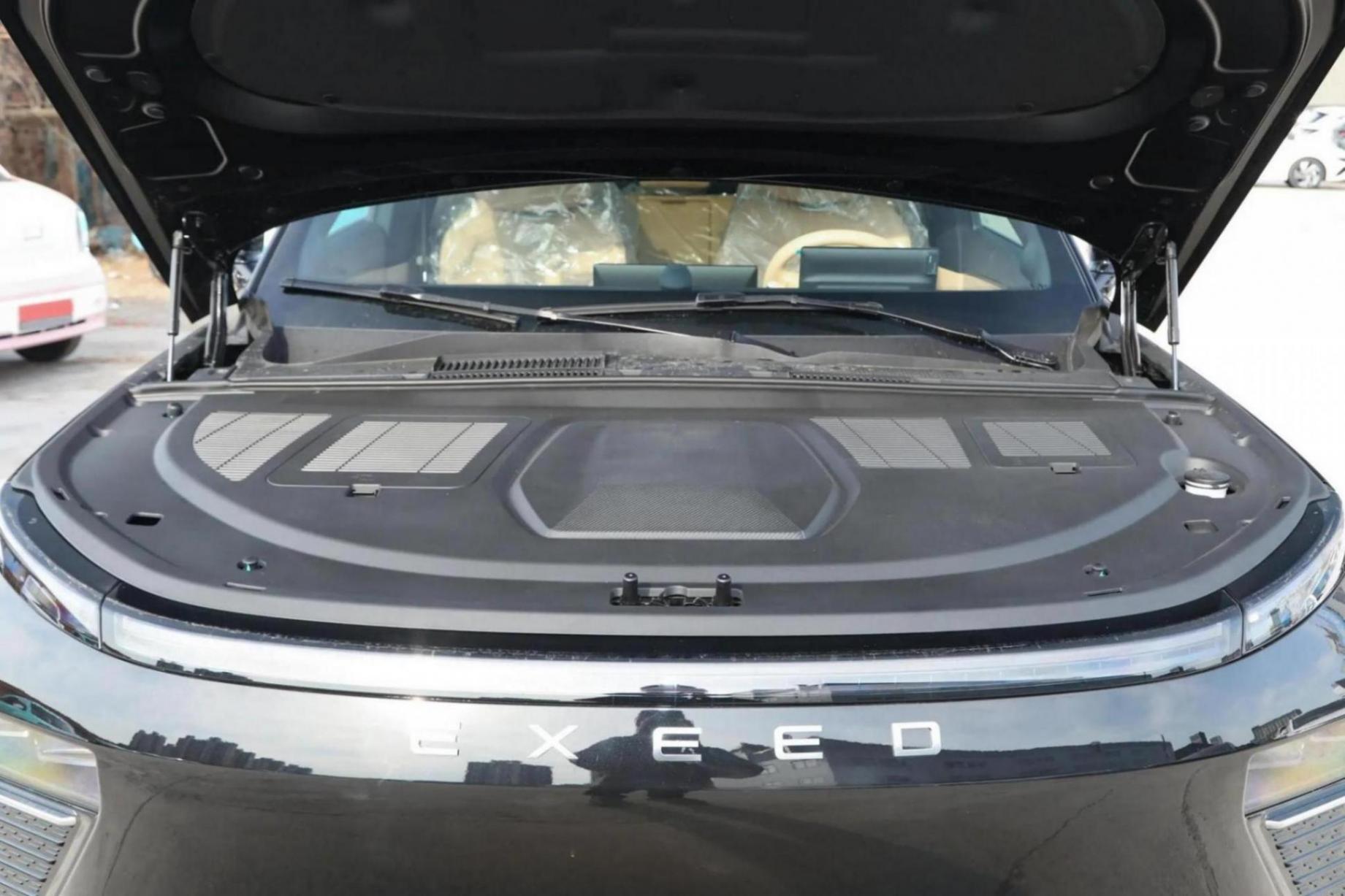 星紀元 ET 2025 款增程版,標配8295芯片+雙電機四驅,綜合續航1500km,23.98萬真香