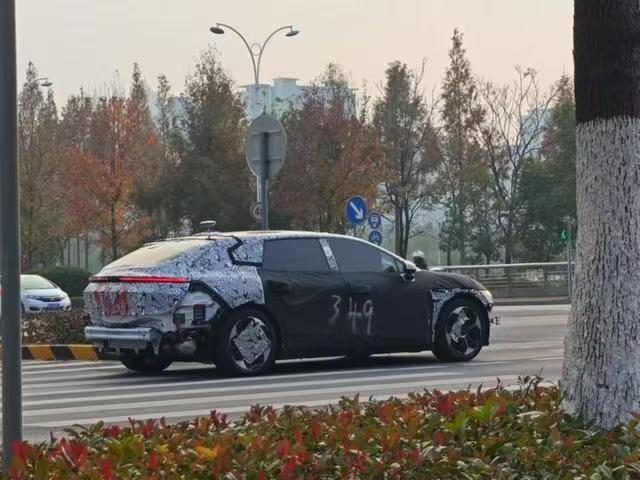 極氪007獵裝版,劍指蔚來ET5T?