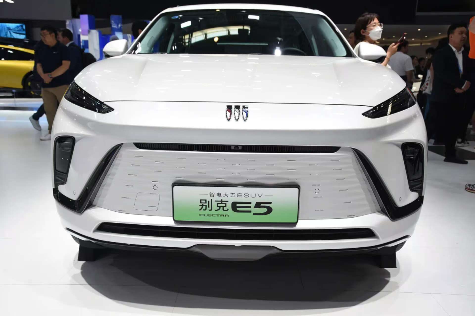 一口價的別克E5,還送選裝車漆,合資電車能買嗎?