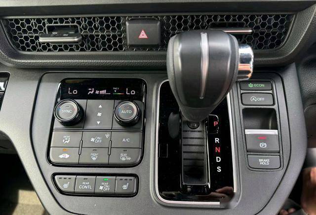 不足13W配1.5T混動引擎,HONDA“小奧德賽”STEPWGN亮相街頭