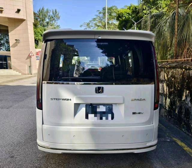 不足13W配1.5T混動引擎,HONDA“小奧德賽”STEPWGN亮相街頭