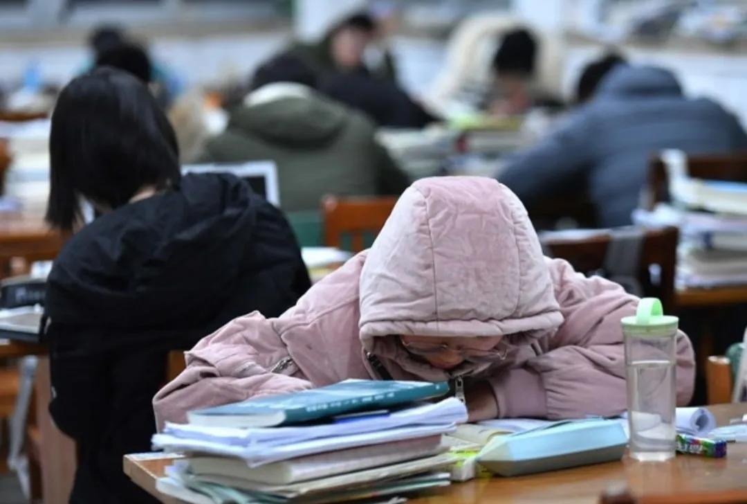 全國法學(xué)專業(yè)排名前五都有哪些高校?最低錄取分?jǐn)?shù)線未來就業(yè)前景