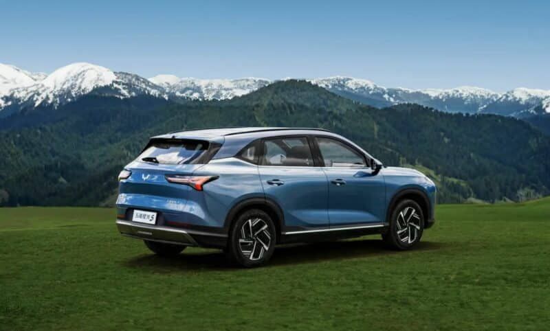 家用車新選擇——五菱星光S,提供 PHEV 和 EV 兩種車型