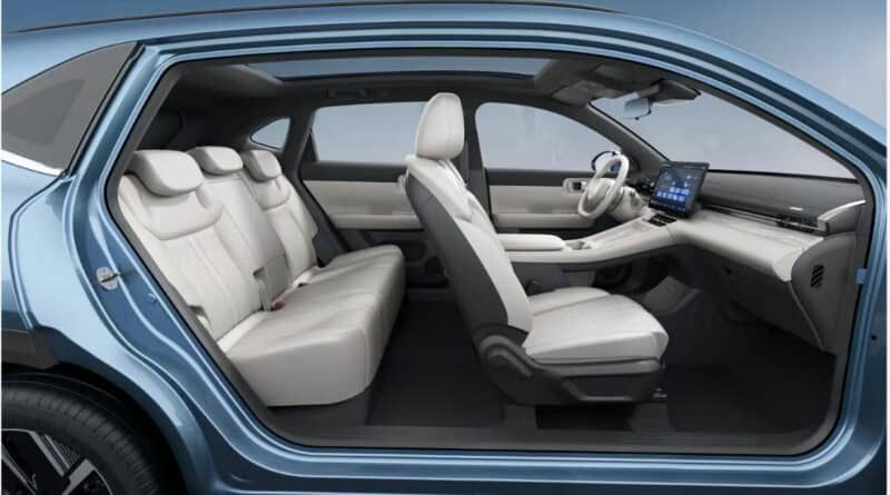 家用車新選擇——五菱星光S,提供 PHEV 和 EV 兩種車型