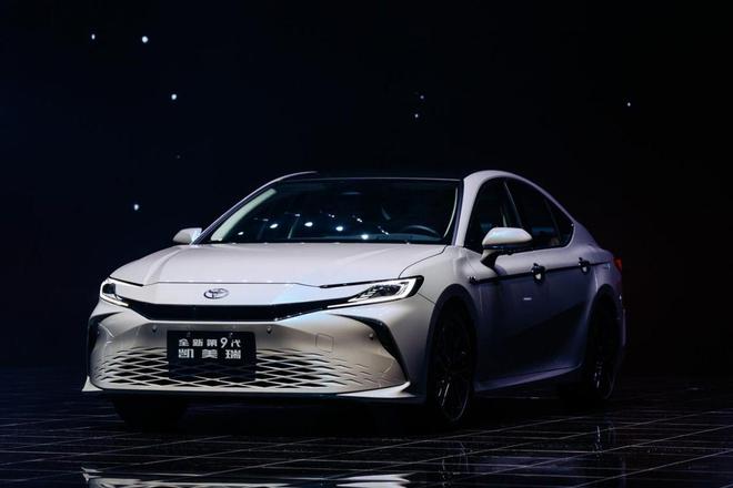 B級轎車選購指南:新能源逆襲,經(jīng)典依舊,誰是你的終極之選?