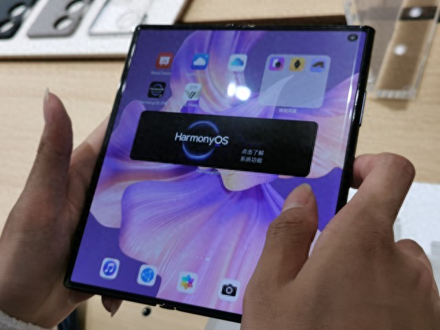 蘋果新動向:雙折iPhone、自研基帶與SE4的戰(zhàn)略布局