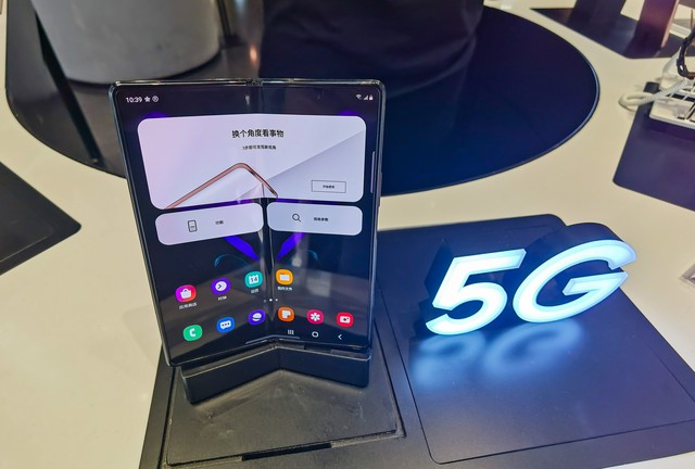蘋果新動向:雙折iPhone、自研基帶與SE4的戰(zhàn)略布局
