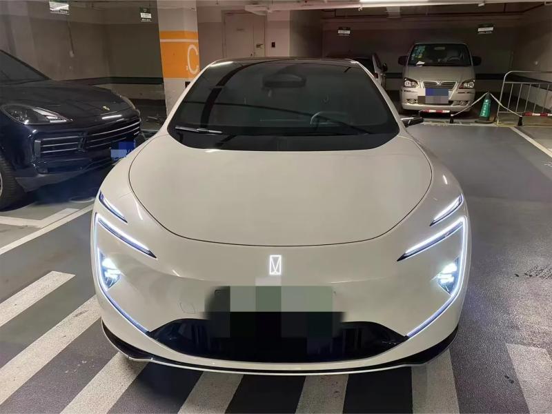 科技與奢華的完美結合:三款電動轎車橫評