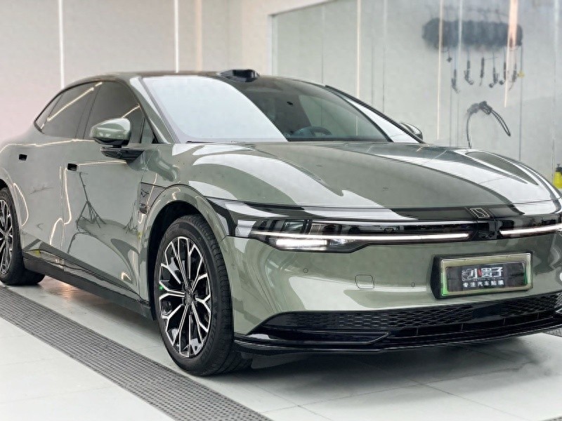 科技與奢華的完美結合:三款電動轎車橫評