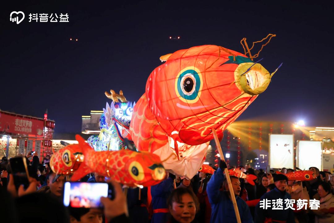 抖音公益“非遺賀新春”市集落地徽州古城,助黃山魚燈年俗出圈