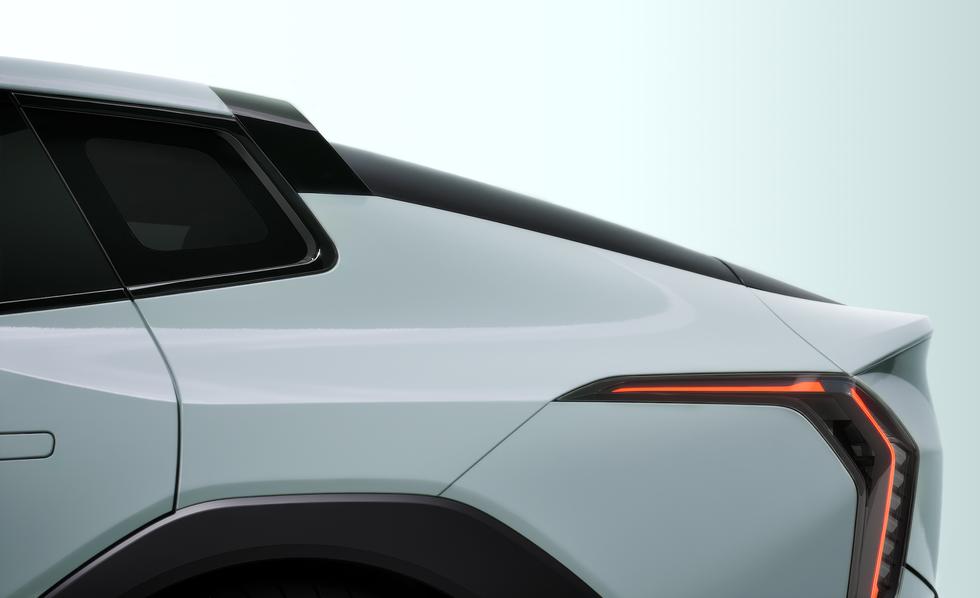 起亞將把電動 EV4 轎車的未來科技感造型投入生產