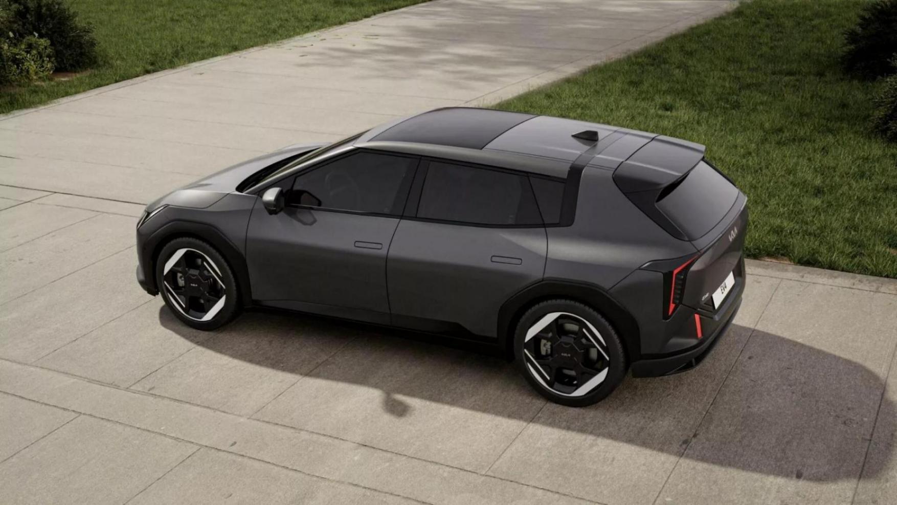 全新起亞EV4正式發布!轎車與掀背版齊發,誰更吸睛?