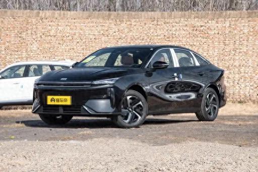 吉利銀河L6 EM-i試駕:8-10萬預(yù)算,選它準(zhǔn)沒錯(cuò)!