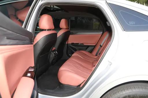 吉利銀河L6 EM-i試駕:8-10萬預(yù)算,選它準(zhǔn)沒錯(cuò)!