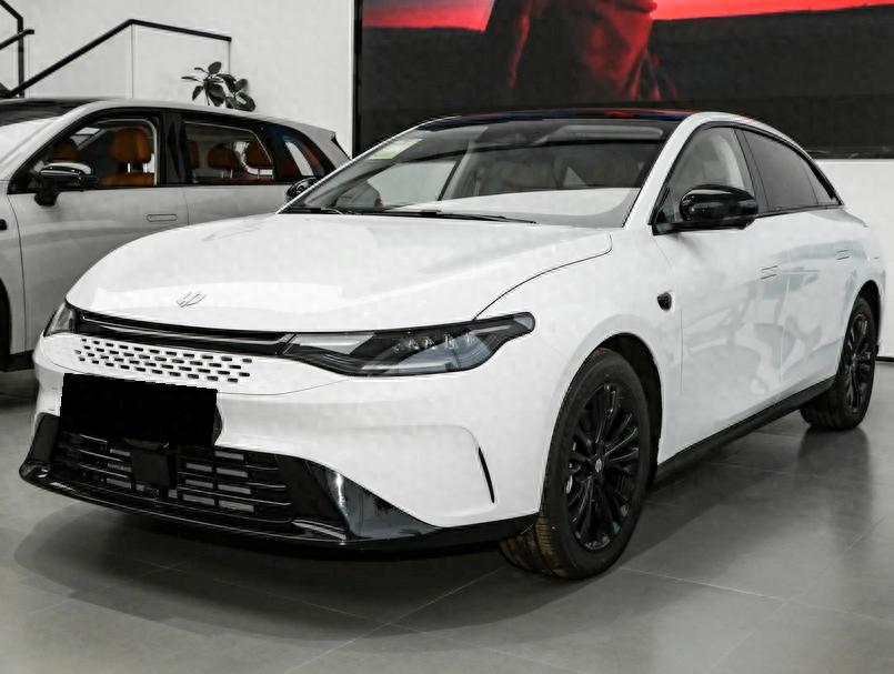 春節(jié)買車看新勢力,搭載8295車機芯片,15萬級的新能源轎車