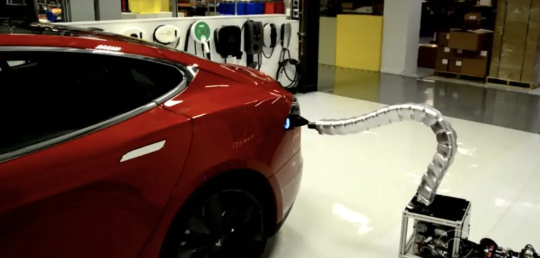 7小時0接管!特斯拉發(fā)布史上最長FSD演示,馬斯克承諾升級自動充電,開車還能像打游戲