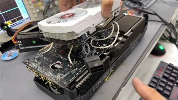 RTX 5070 Ti燒毀 出現一個大洞！竟然嫁接RX 580救活了