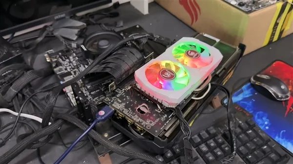 RTX 5070 Ti燒毀 出現一個大洞！竟然嫁接RX 580救活了